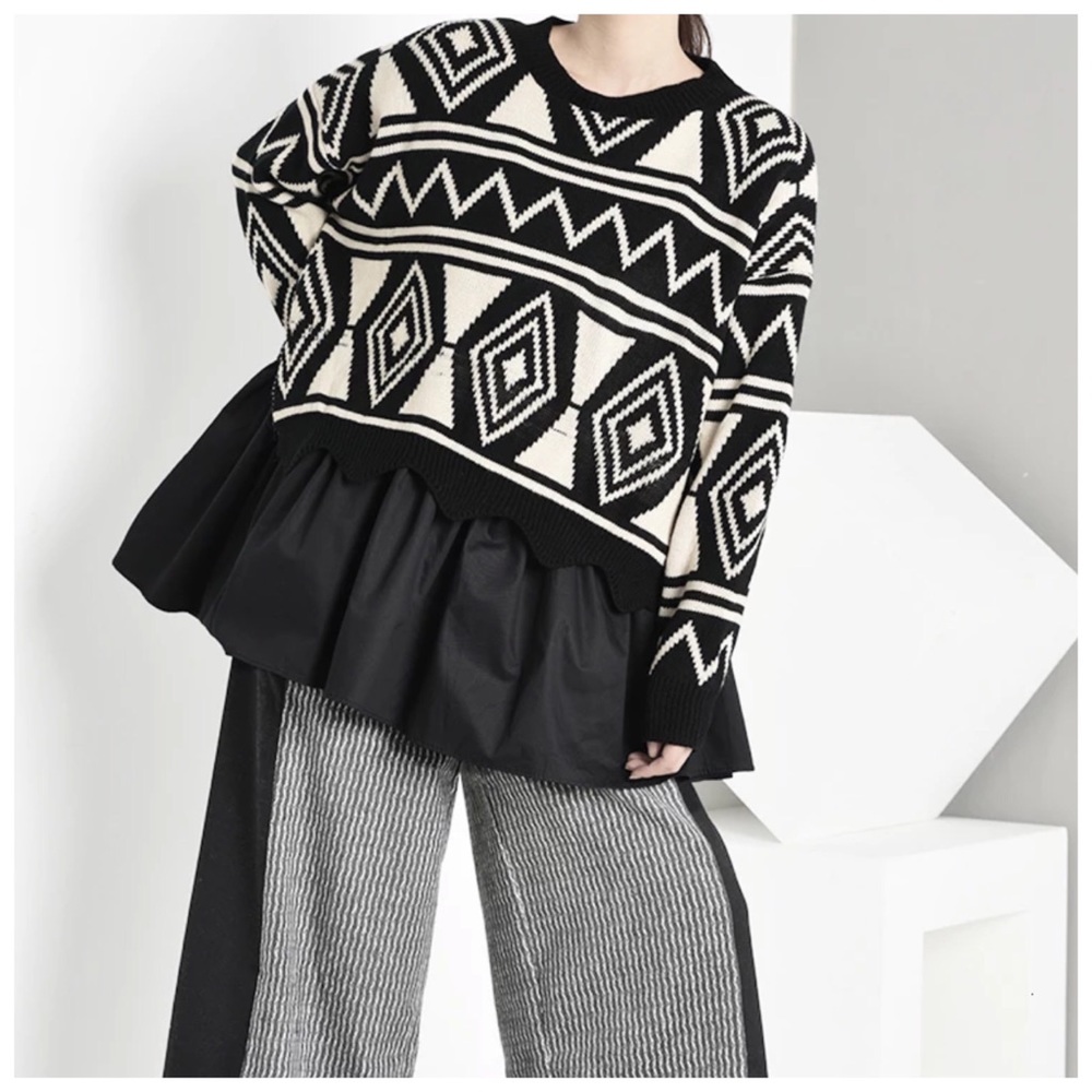 The Ronelah Abstract Tail Sweater - Picture 2 of 8